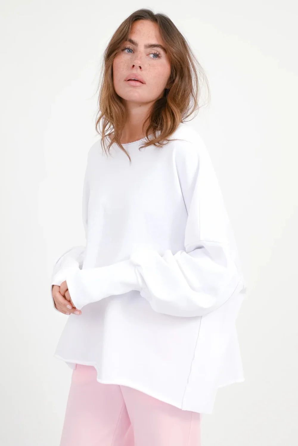 Love Joy Victory Sweatshirt Hilda weiß mit Rückenstickerei