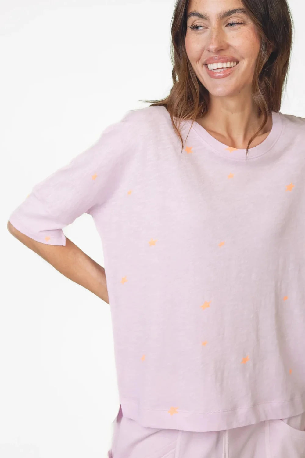Love Joy Victory Daisy T-Shirt Sternenprint in Berry sorbet oder Chalk