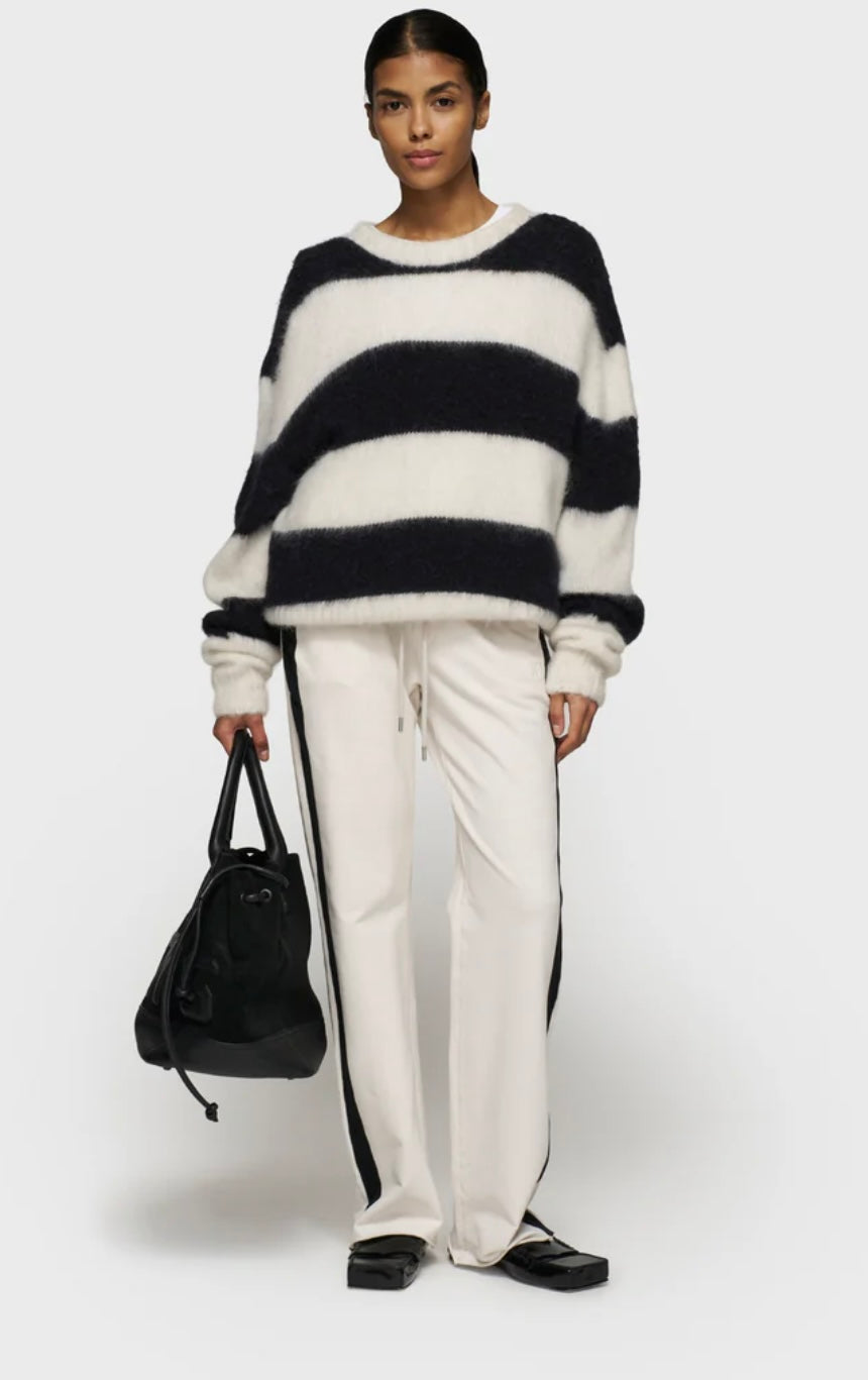 10 DAYS Cropped Hairy Knit Sweater Ecru/Black