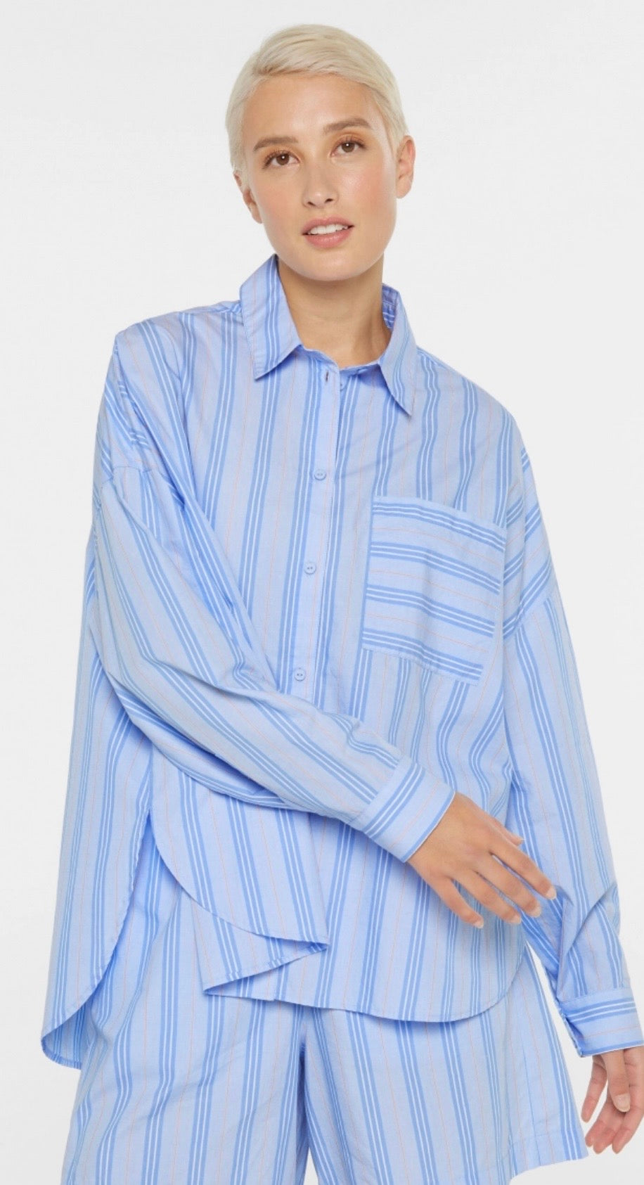 Senses The Label Gestreifte Oversized Bluse BA:RI im Pyjama-Stil shirt blue / iconic orange