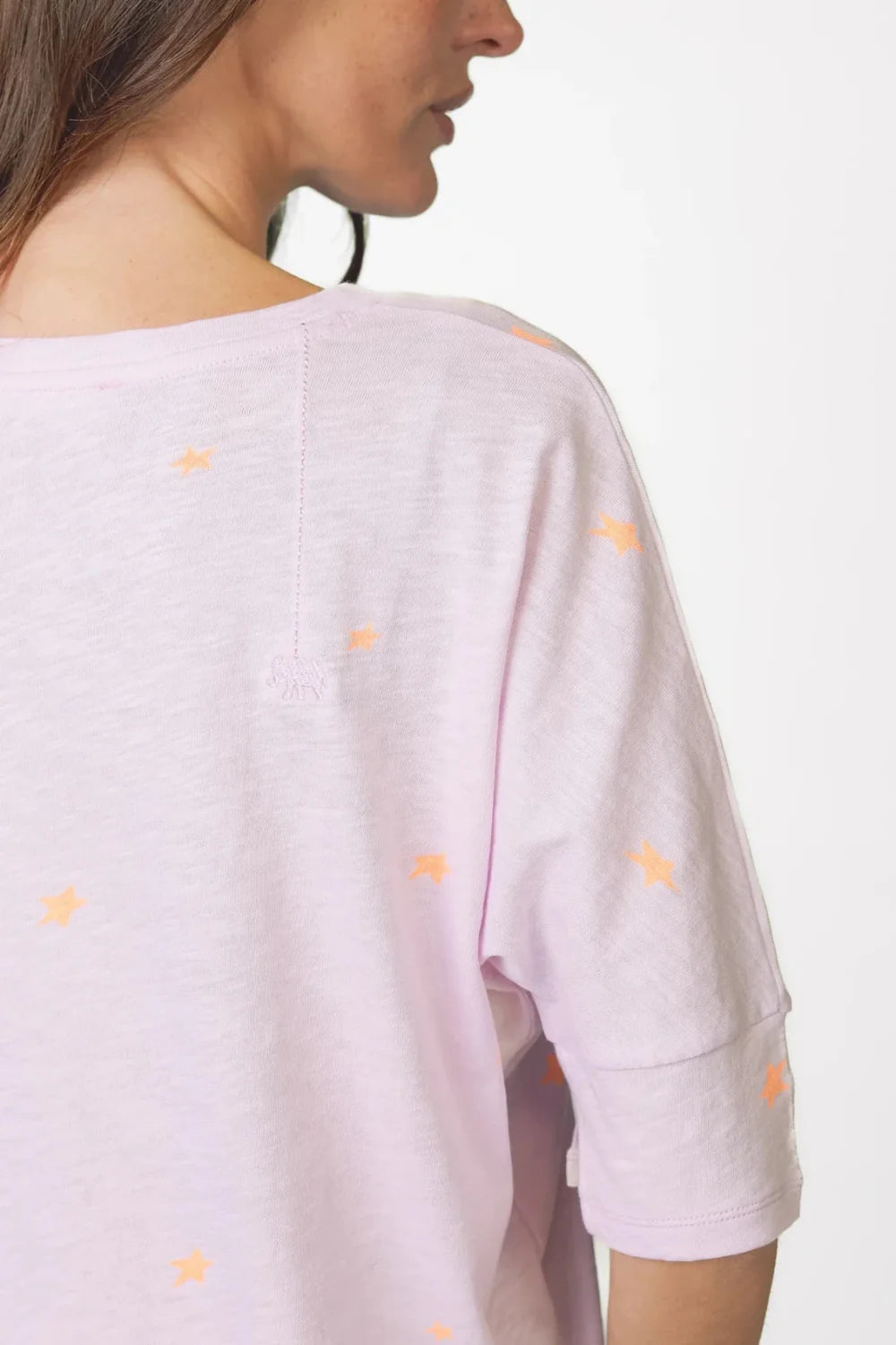 Love Joy Victory Daisy T-Shirt Sternenprint in Berry sorbet oder Chalk