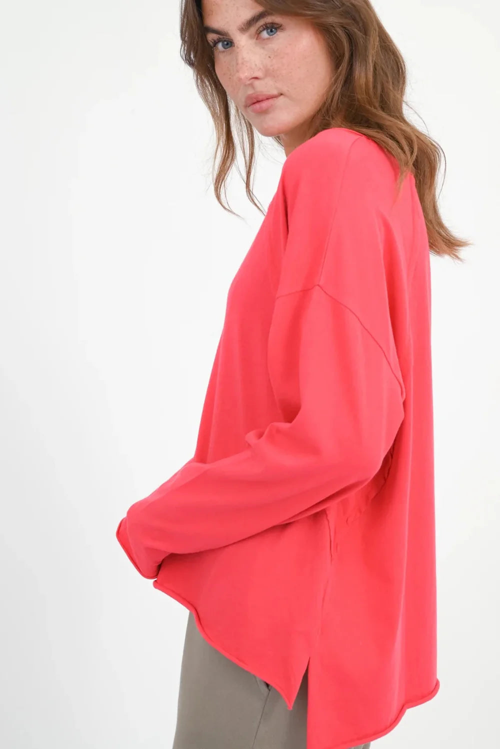 Love Joy Victory Oversized Longsleeve Charlotte in Geranium oder weiß