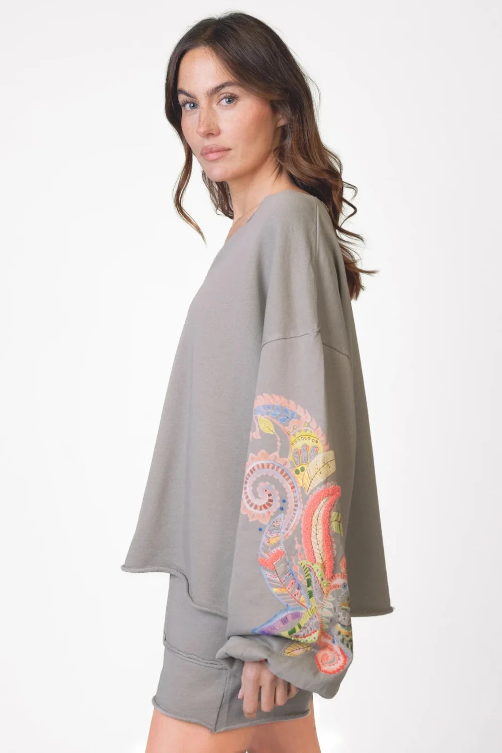 Love Joy Victory Sweatshirt Alamosa Grey Stone mit Stickerei