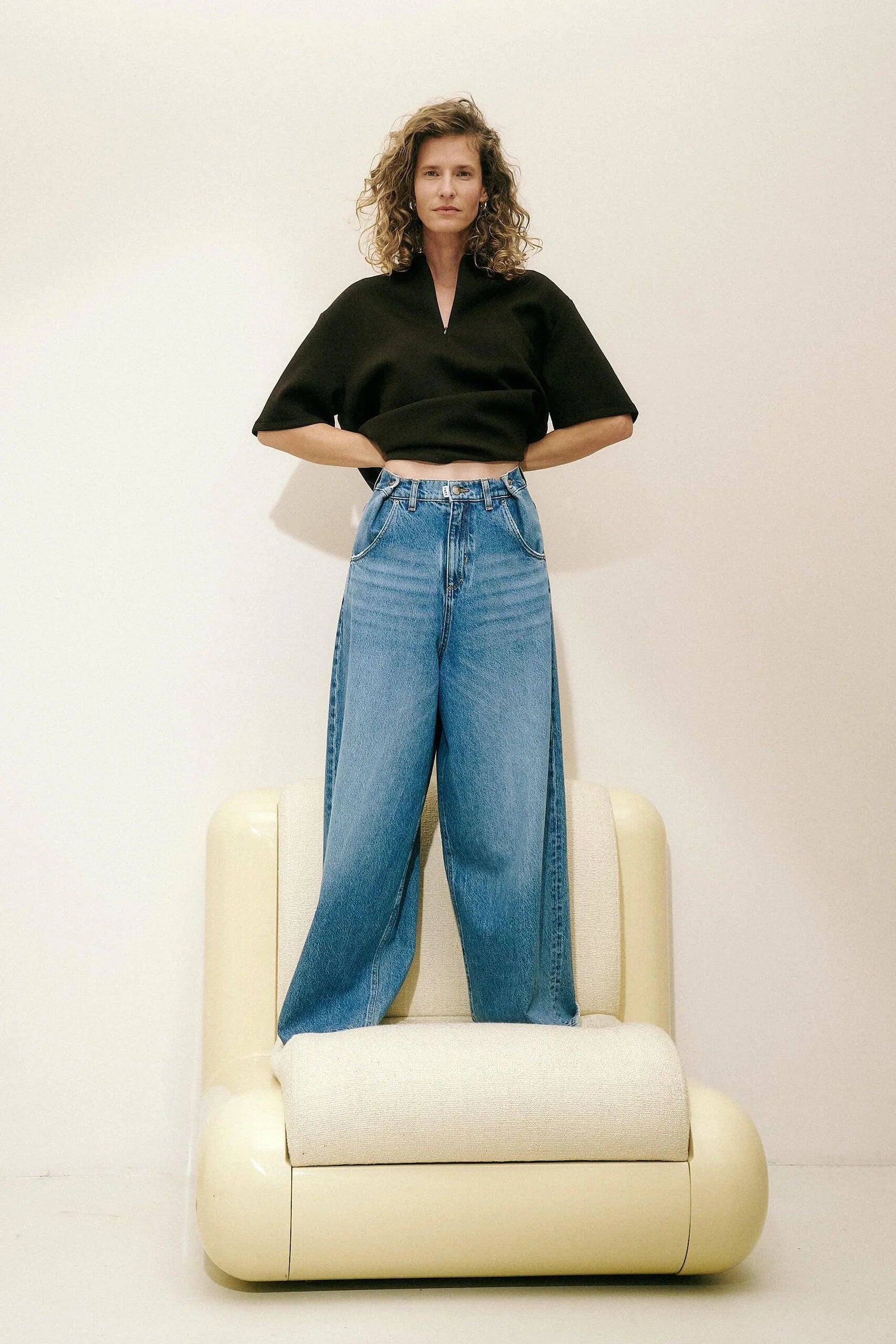 PNTS 22 _ Over the Top Jeans