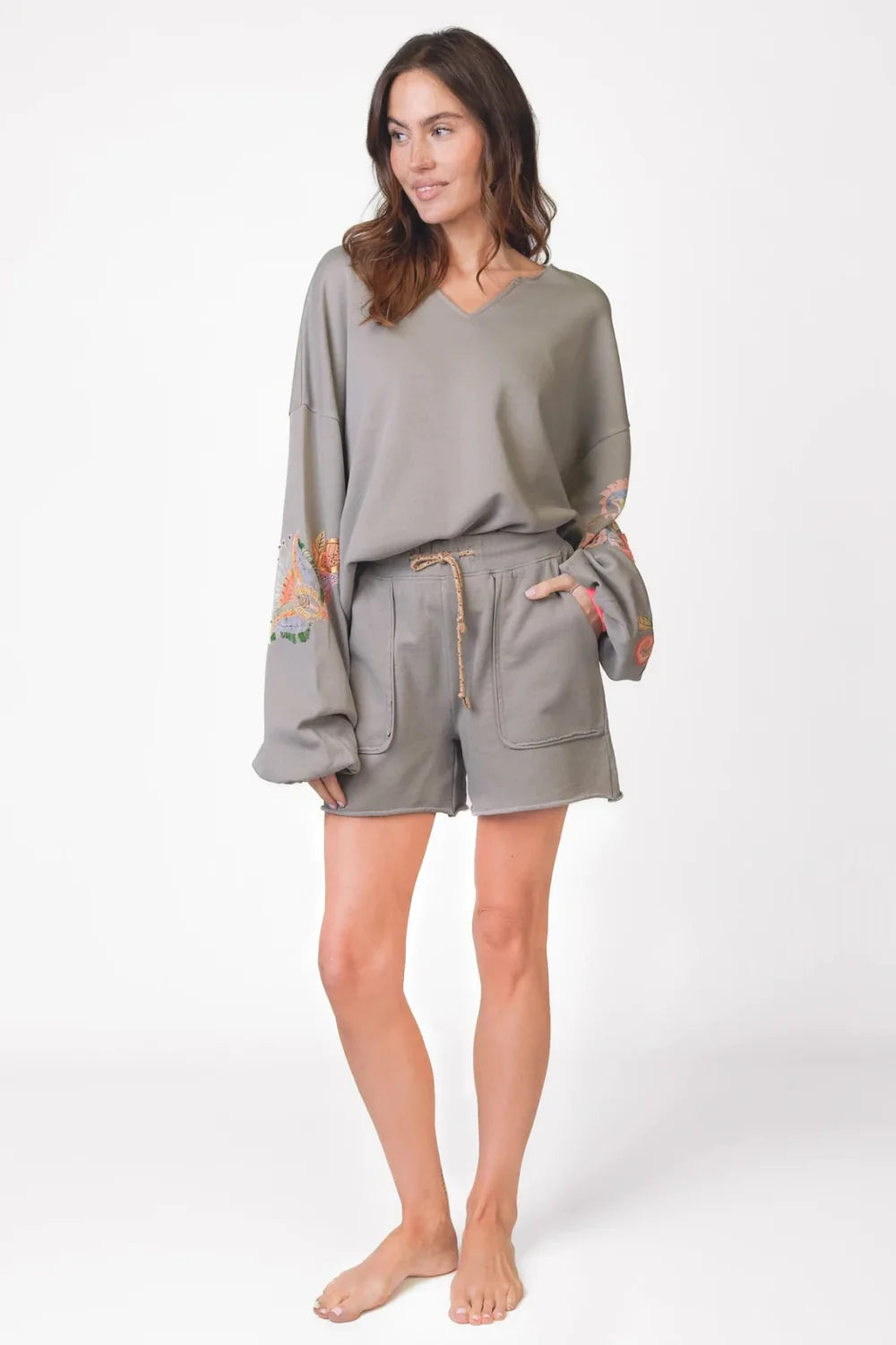 Love Joy Victory Sweatshirt Alamosa Grey Stone mit Stickerei