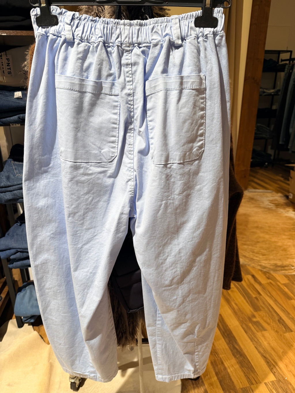 Cropped O-Shape Chino Hose hellblau