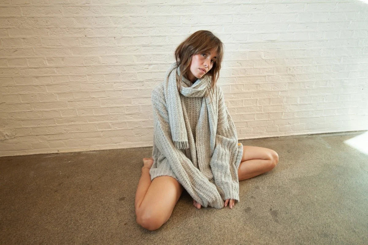 Love Joy Victory Oversized Strickpullover Moon hellgrau