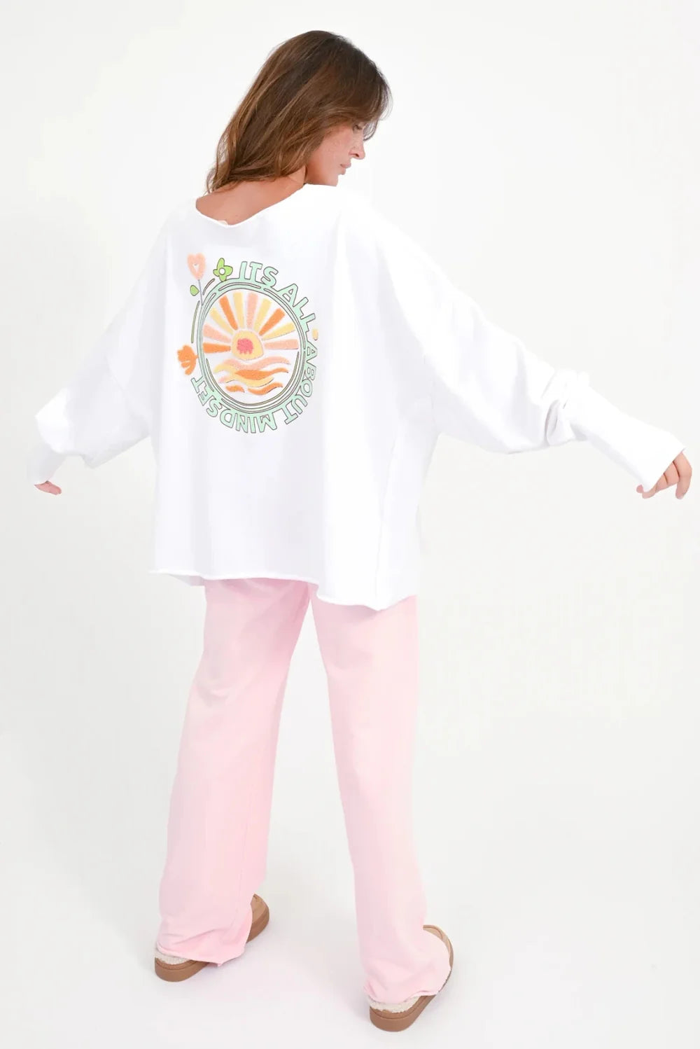 Love Joy Victory Sweatshirt Hilda weiß mit Rückenstickerei