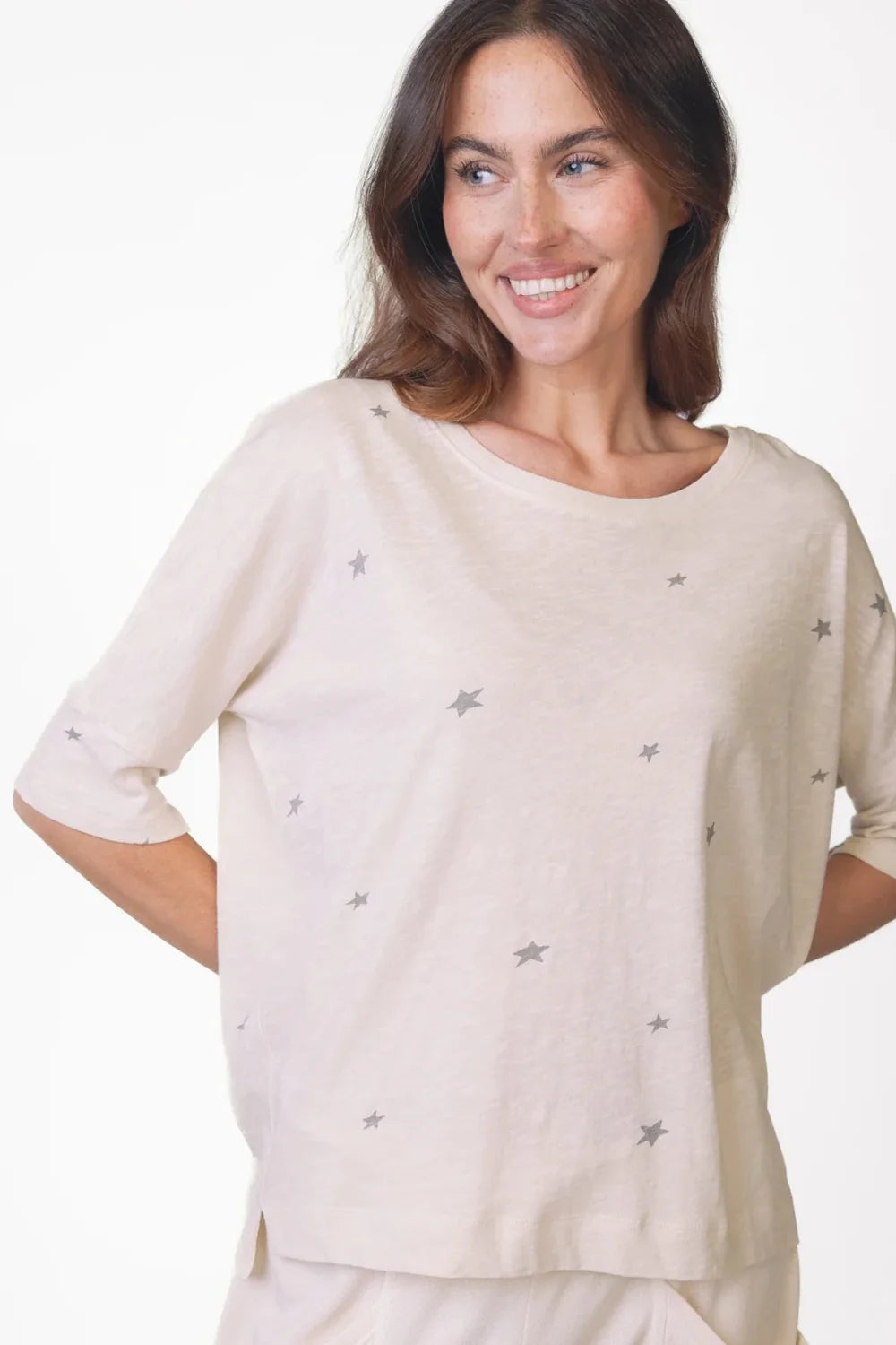 Love Joy Victory Daisy T-Shirt Sternenprint in Berry sorbet oder Chalk