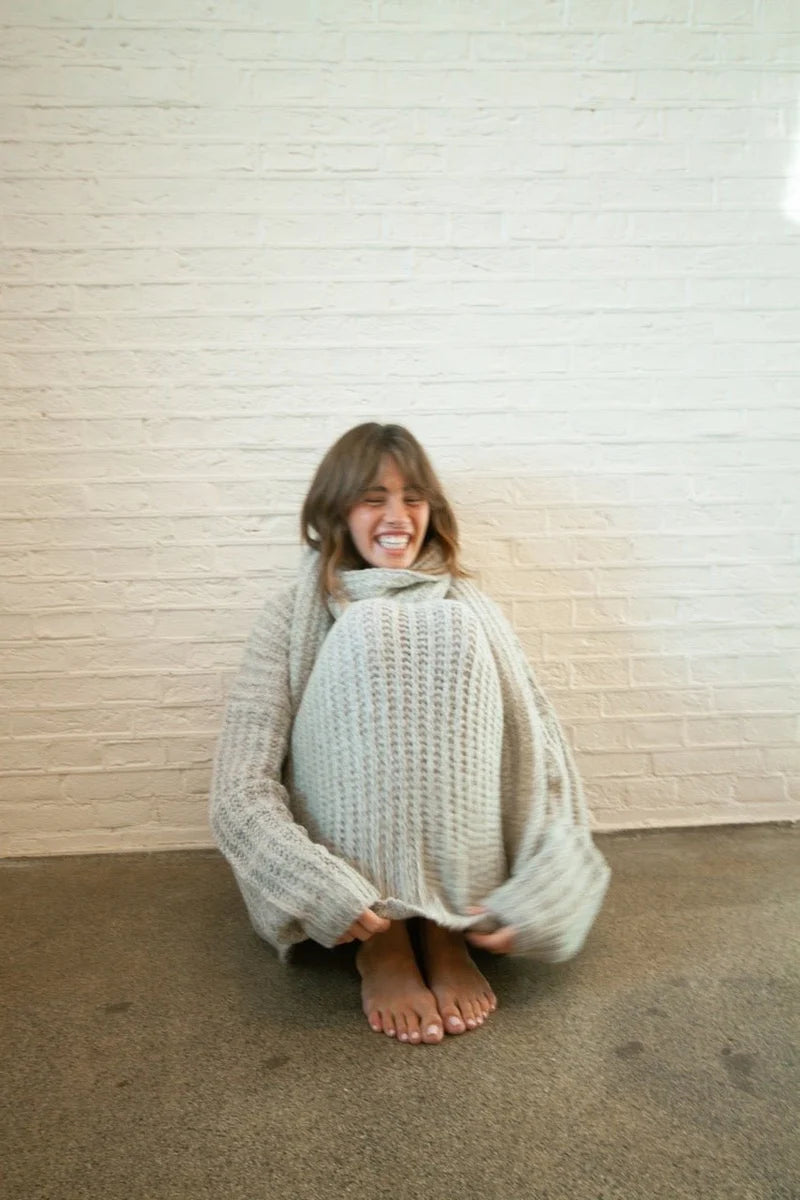 Love Joy Victory Oversized Strickpullover Moon hellgrau