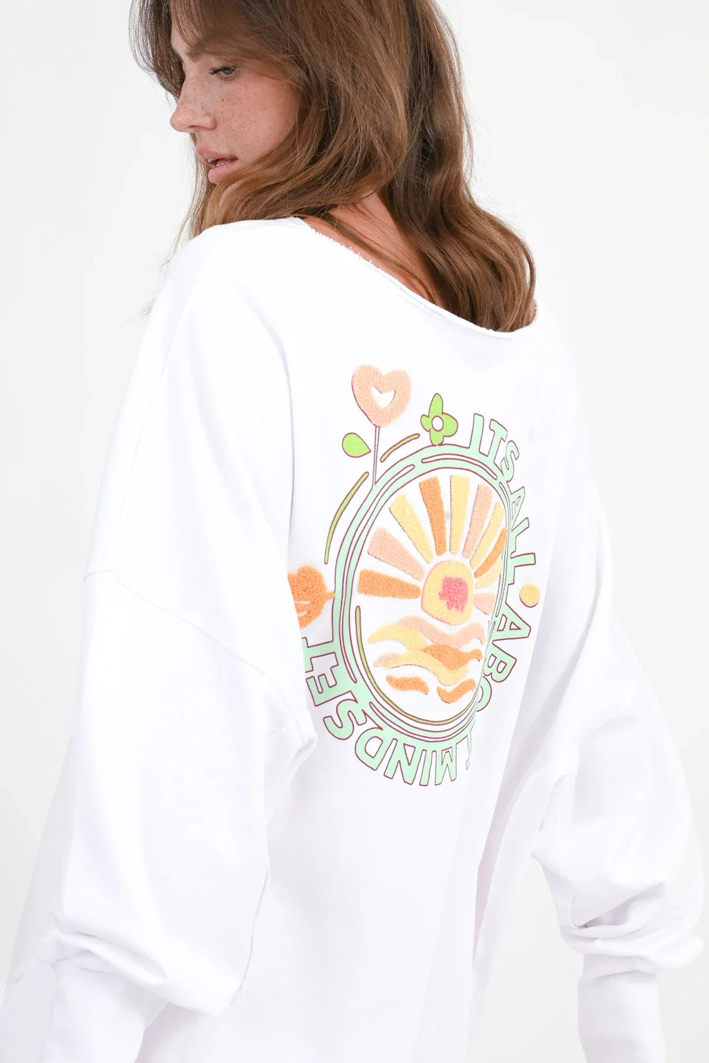 Love Joy Victory Sweatshirt Hilda weiß mit Rückenstickerei