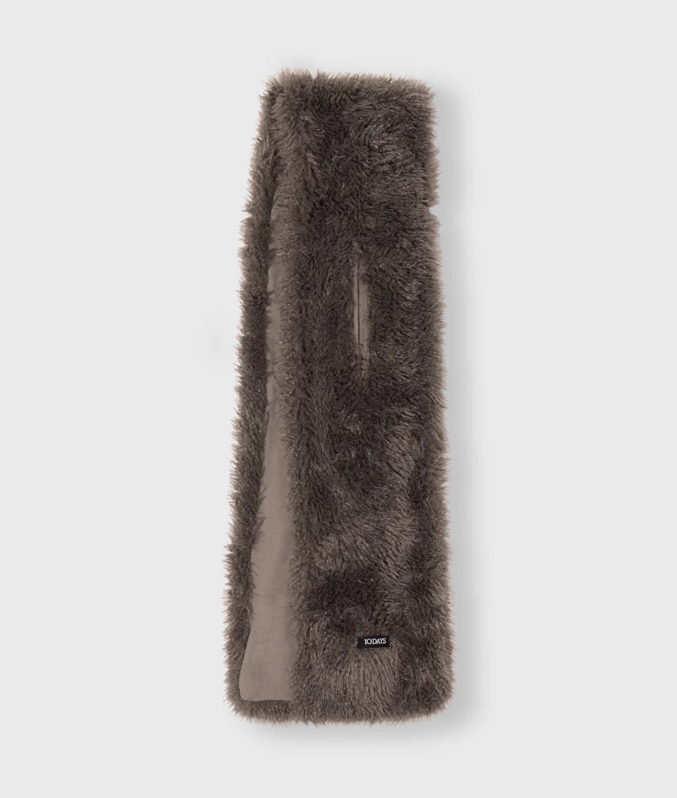 10 DAYS Furry Scarf Moonrock