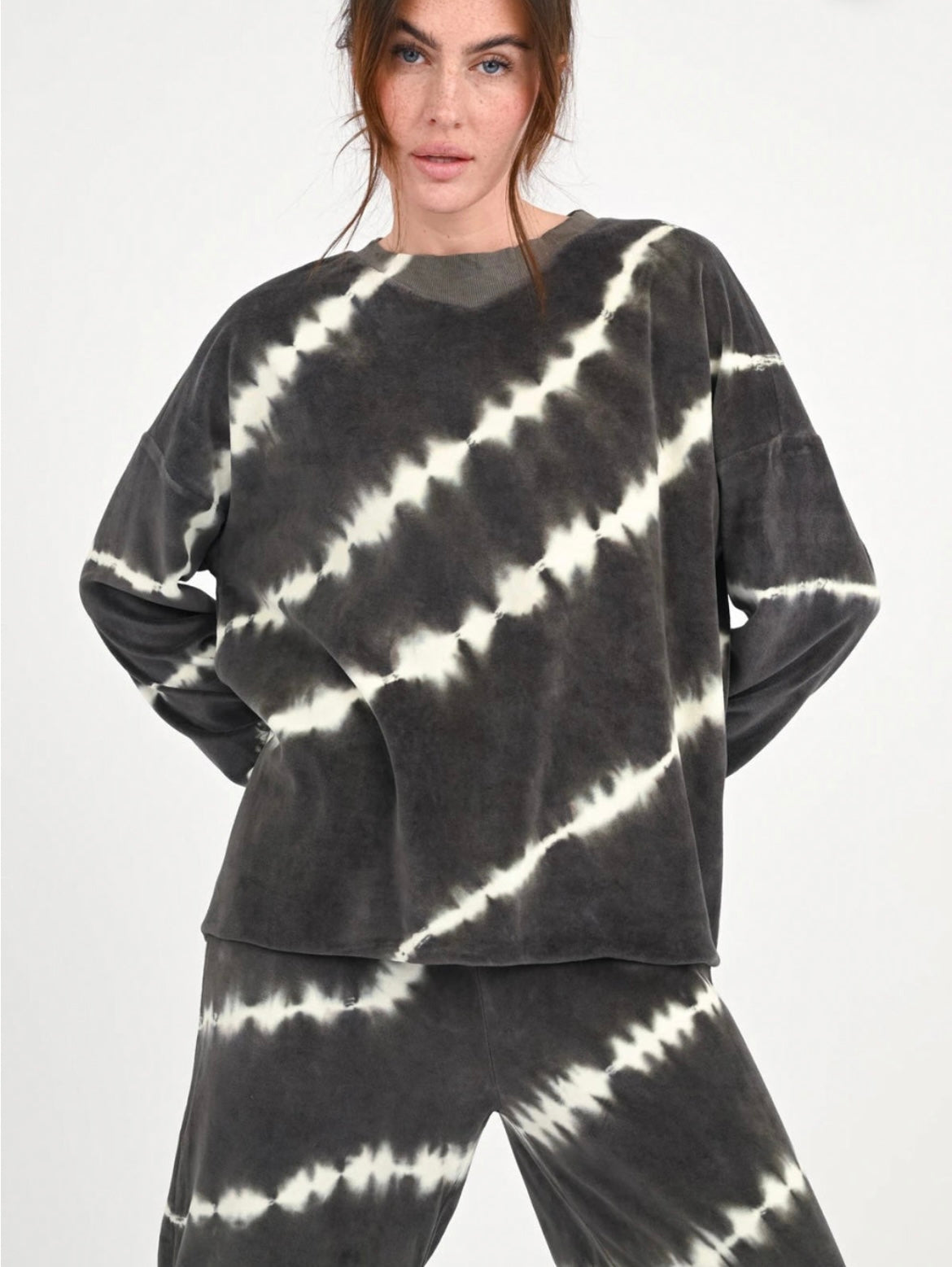 Love Joy Victory Velvet Sweatshirt Batik Wayne